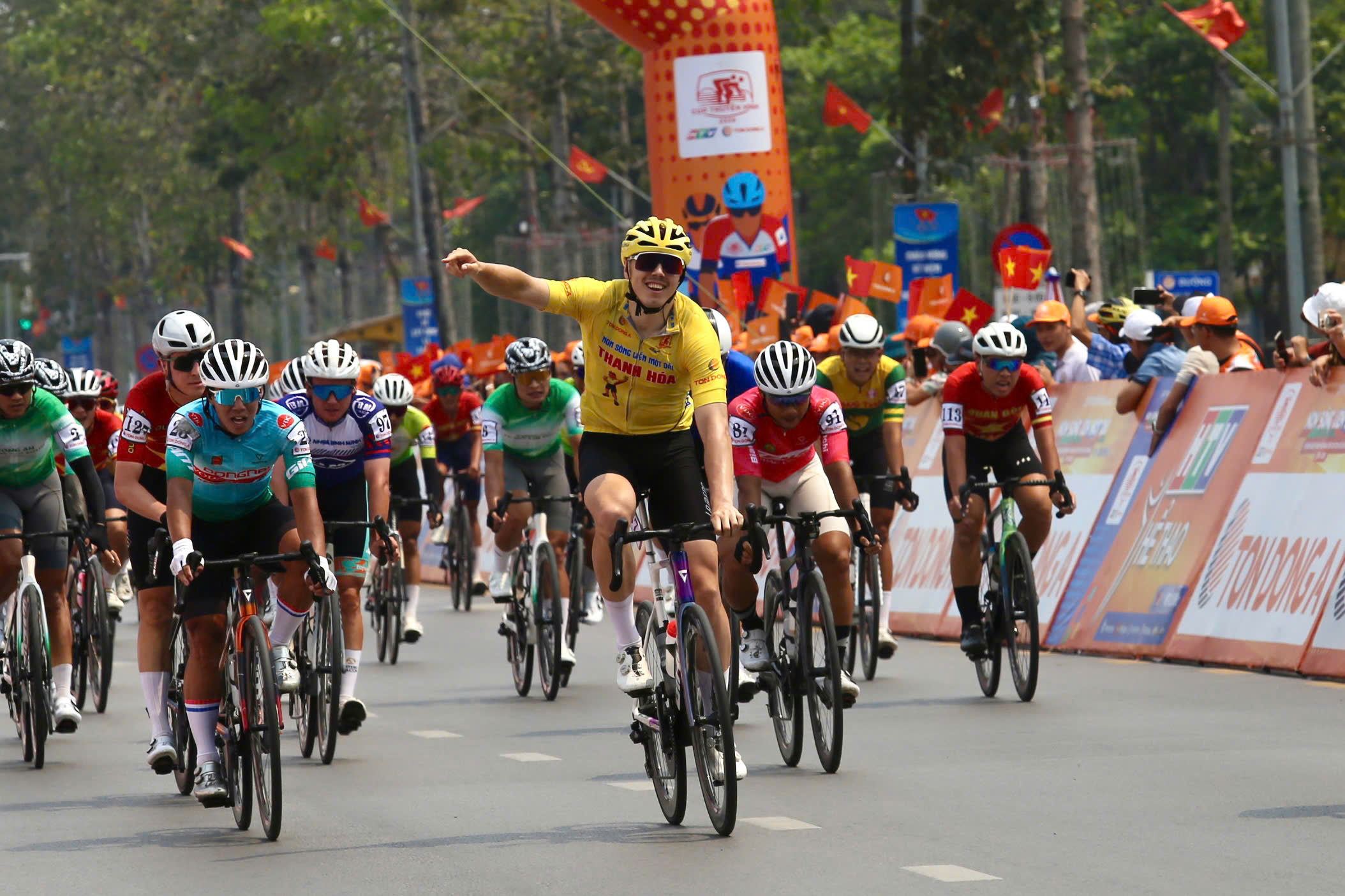 Cúp truyền hình - Ảnh 2.