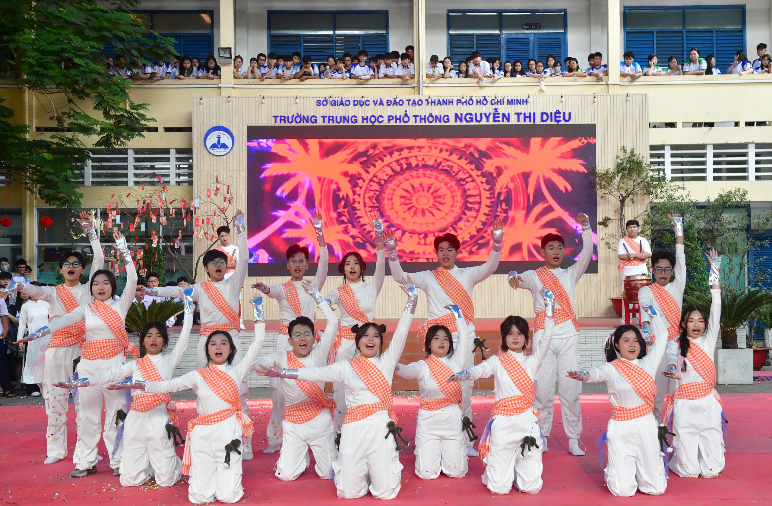 THPT Nguyễn Thị Diệu - Ảnh 2.