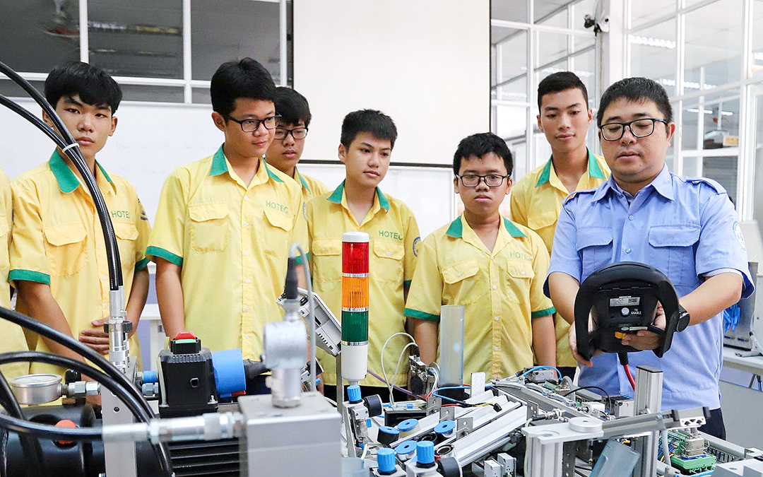 Tuyển sinh cao đẳng, trung cấp: Có thể đăng ký cả trực tiếp và trực tuyến - Ảnh 1. cao đẳng - Ảnh 1.