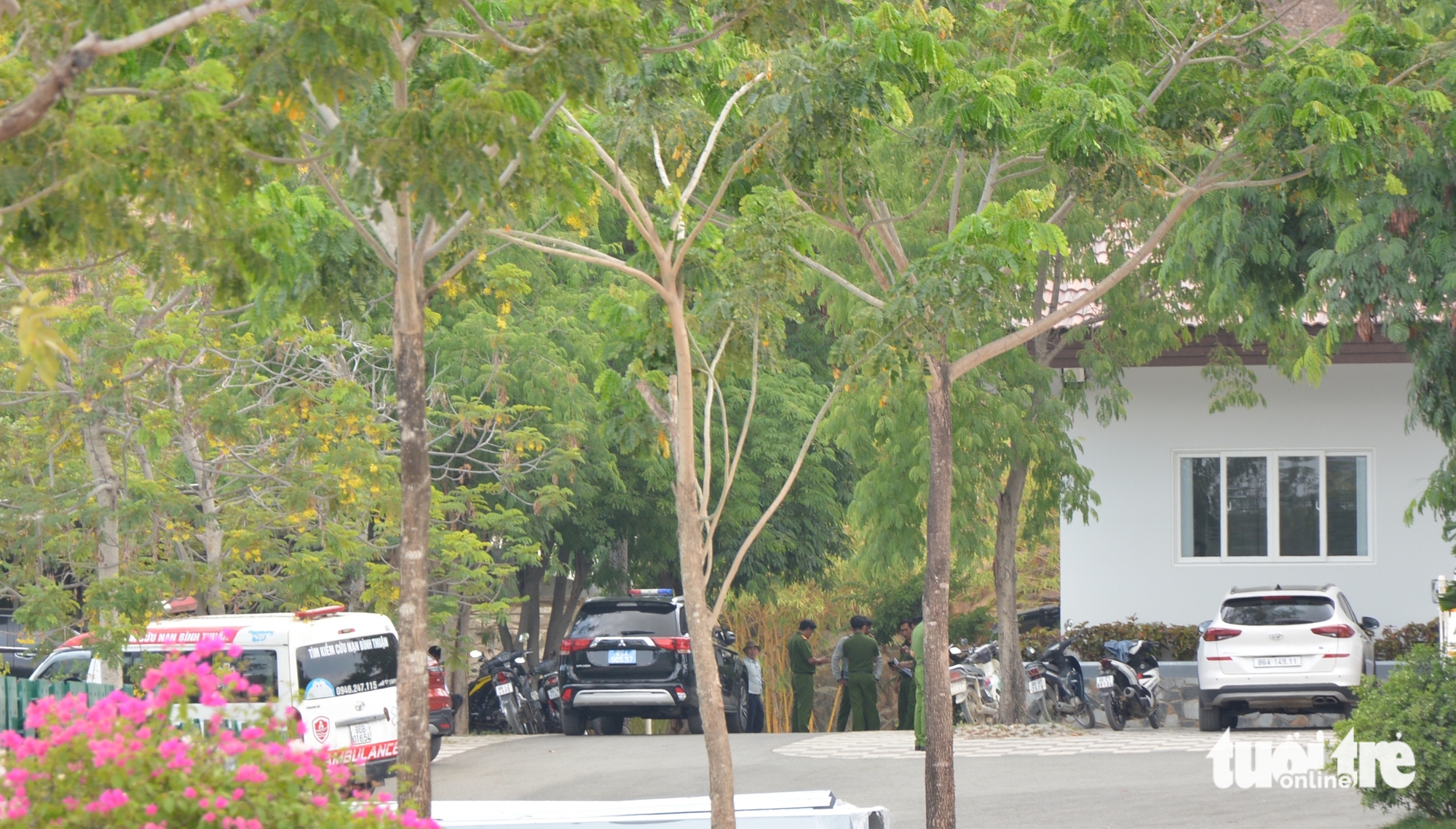 Hiện trường vụ xe tải lao trên núi Tà Zôn xuống vực, 3 người chết - Ảnh 5.