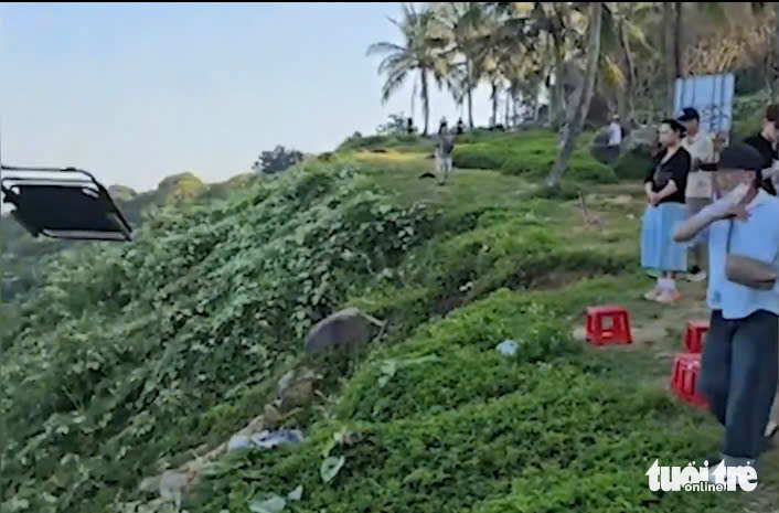 quăng ghế - Ảnh 2.