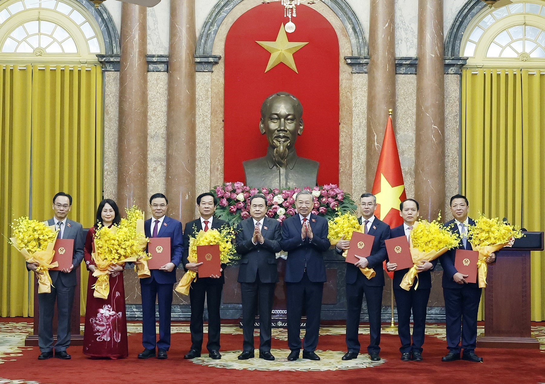 Chính phủ - Ảnh 2.