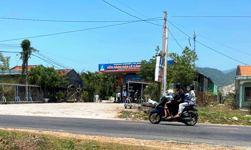 Dân kêu giá bồi thường thu hồi đất tại Tu Bông ‘quá rẻ mạt’, xã giải thích sao? - Ảnh 1.