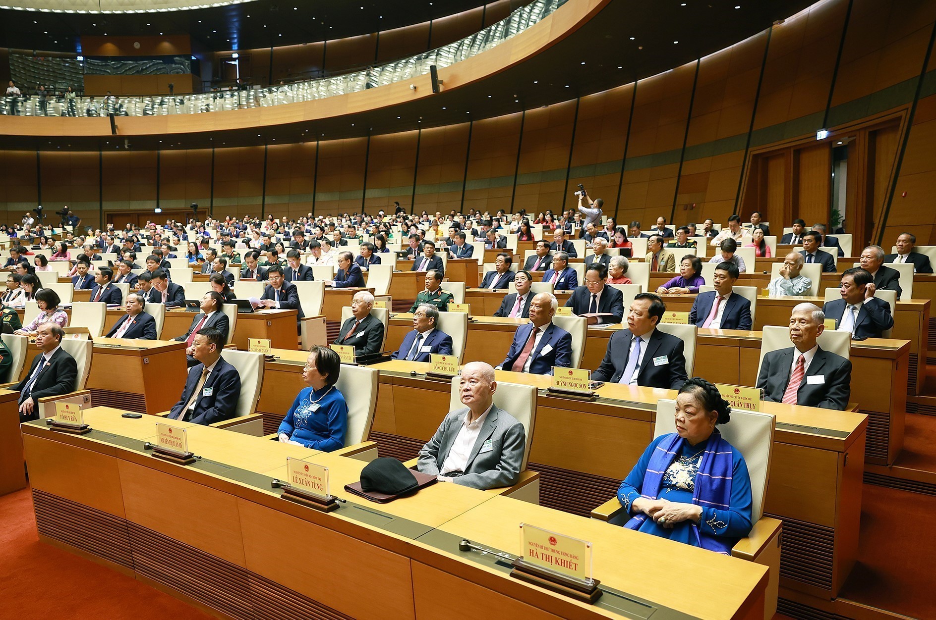 Tin tức sáng 9-4: Tài sản gia đình tỉ phú Việt vừa tăng hàng tỉ USD; Bệnh tay chân miệng tăng mạnh - Ảnh 1. Tin tức sáng 9-4: Quốc hội thảo luận nhiều dự luật; Tài sản 8 tỉ phú Việt tăng mạnh - Ảnh 1.