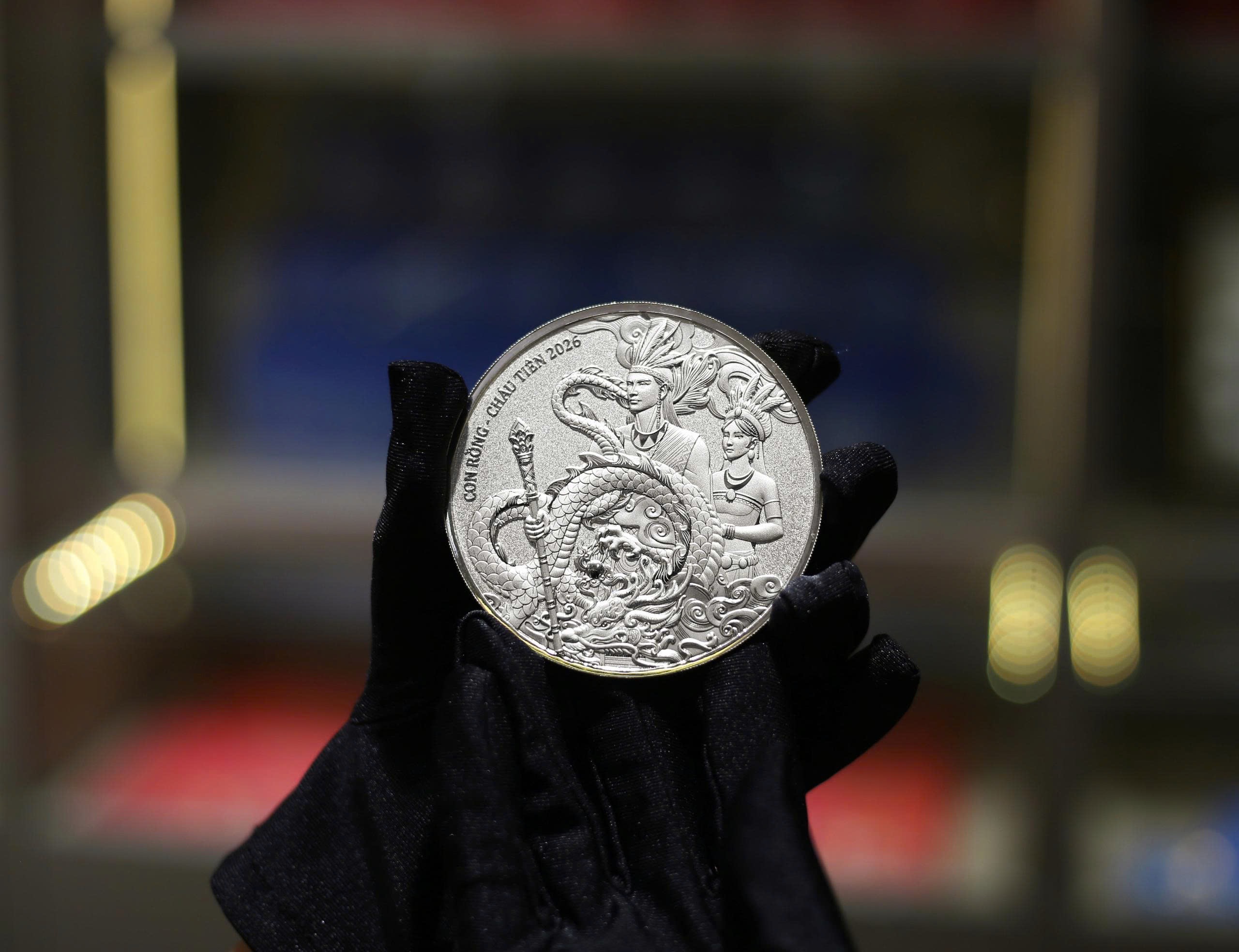 Giá vàng thế giới bất ngờ bật tăng - Ảnh 2.