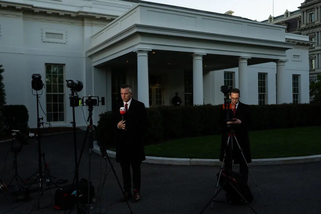 giao dịch nội gián - Ảnh 1.