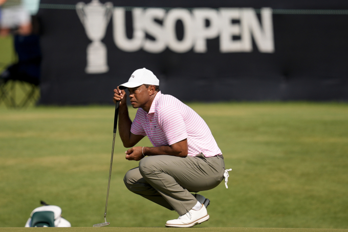 Tiger Woods ở vòng đầu US Open ngày 13/7/2024 trên sân Pinehurst. Ảnh: AP