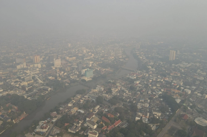 Một góc nhìn thành phố Chiang Mai, miền Bắc Thái Lan từ trên cao bị ô nhiễm không khí, ngày 31/3. Ảnh: Reuters