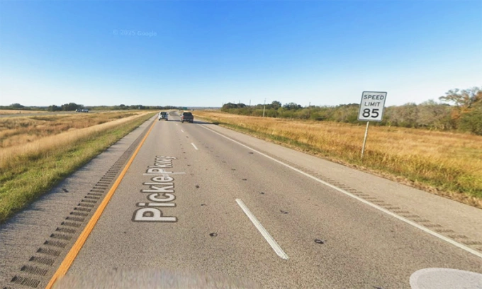 Biển giới hạn tốc độ 85 mph (137 km/h) trên đường cao tốc Texas 130. Ảnh: Google Maps