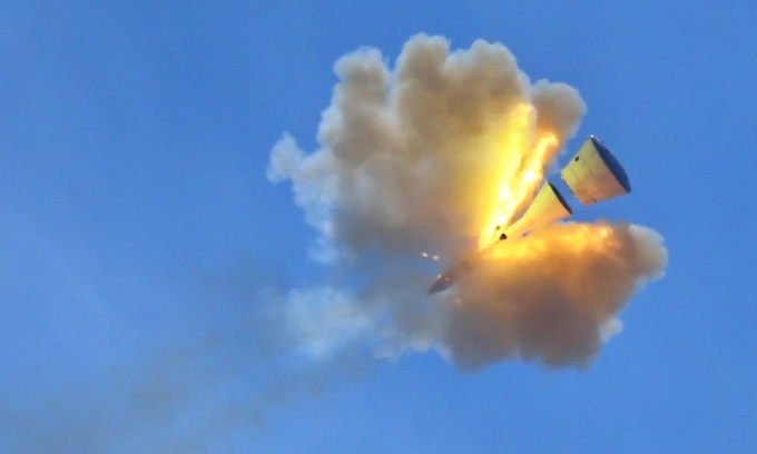 Thử nghiệm hệ thống thoát hiểm của tàu Mộng Châu hồi năm 2025. Ảnh: Xinhua