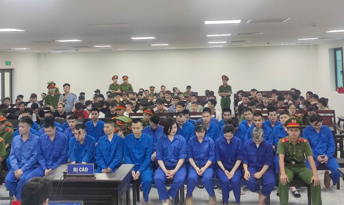 Các bị cáo tại tòa, chiều 6/4. Ảnh: Hùng Lê