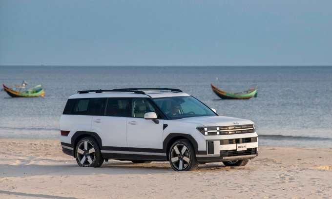 Santa Fe giảm giá 220 triệu đồng cho xe sản xuất năm 2025. Ảnh: Hyundai