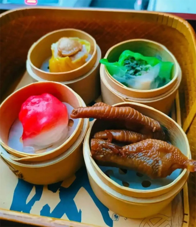 Một suất ăn được bán trên xe buýt ở Quảng Đông. Ảnh: Baidu