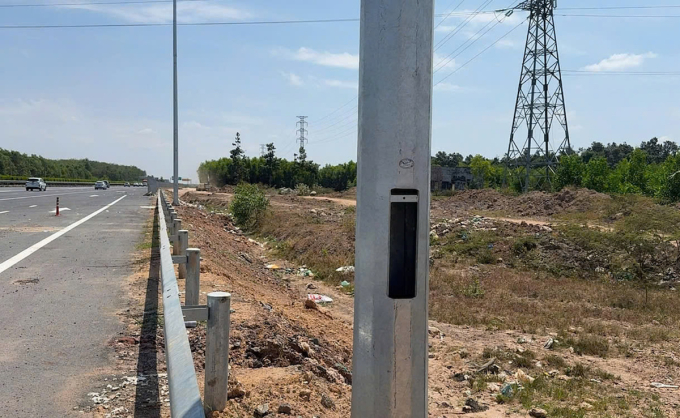 Hiện trường mất trộm dây điện trên cao tốc Biên Hòa - Vũng Tàu. Ảnh: Thái Hà