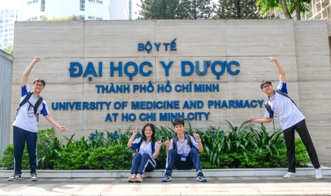 Cổng trường Đại học Y Dược TP HCM. Ảnh: UMP