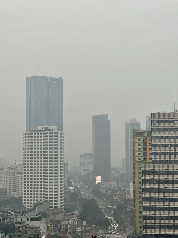 Ô nhiễm không khí ở Hà Nội chiều 6/4. Ảnh: Thanh Huyền