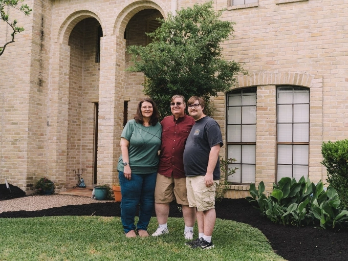 Gia đình ông Shilling tại nhà riêng ở Humble, Texas. Ảnh: WSJ