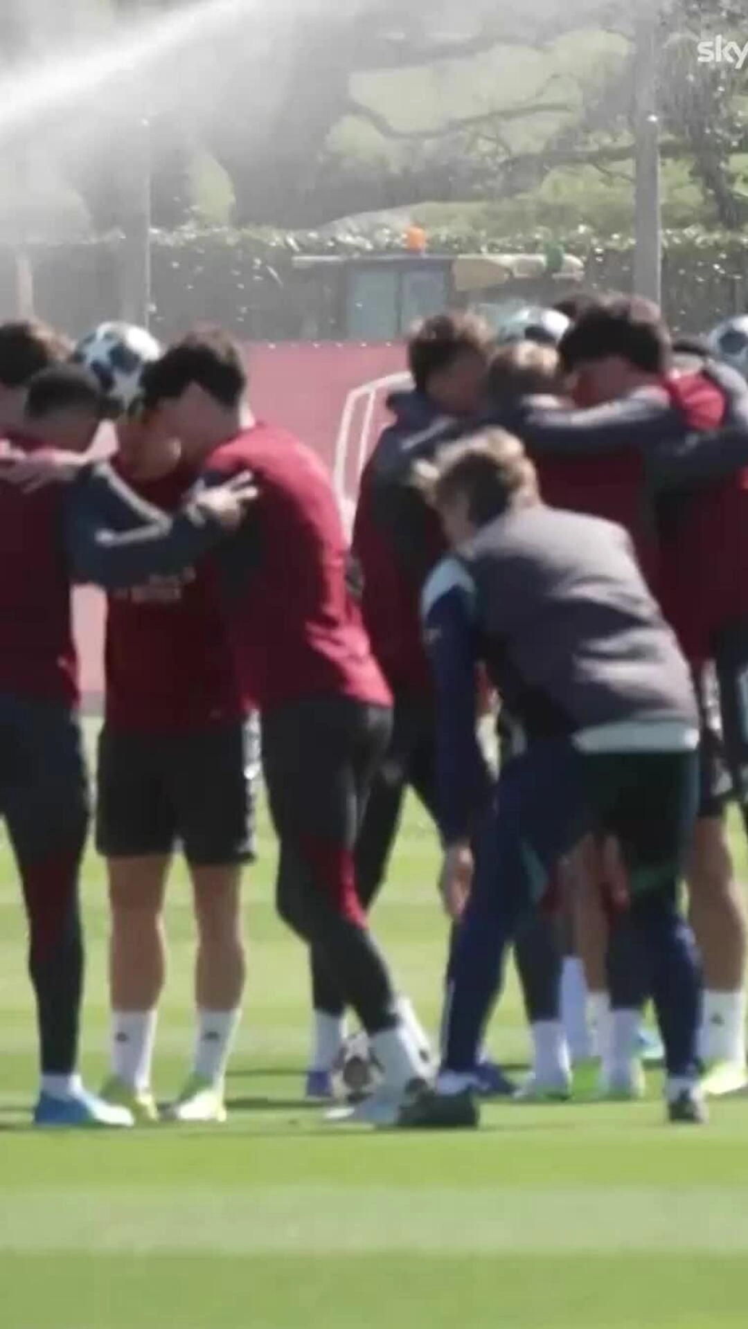 Arsenal bị chế giễu vì bài tập lạ