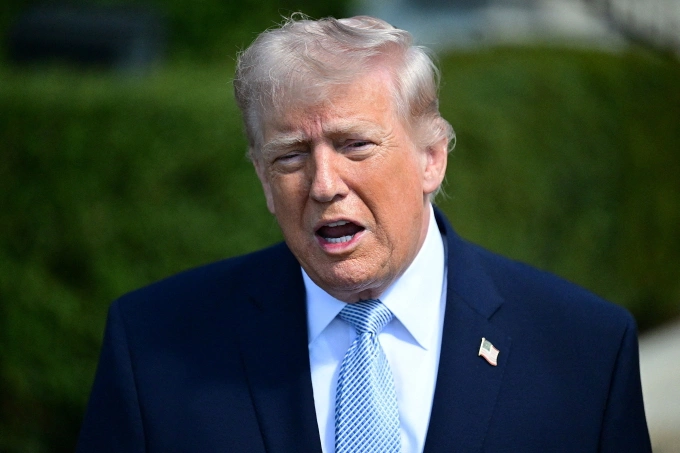 Tổng thống Mỹ Donald Trump trả lời báo chí tại Nhà Trắng ngày 6/4. Ảnh: AFP