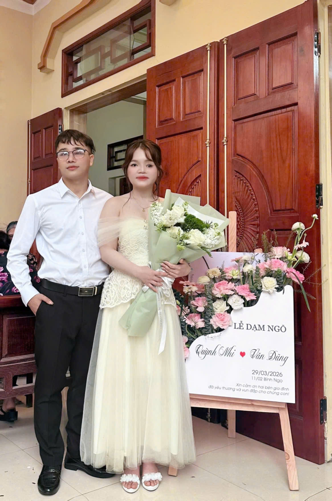 Lễ ăn hỏi của Dũng và Nhi tổ chức vào cuối tháng 3 nhận được nhiều lời chúc phúc của mọi người. Ảnh: Nhân vật cung cấp