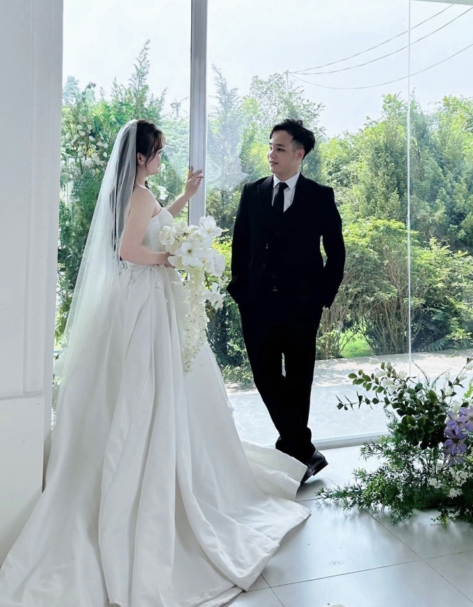 Sau hai năm ổn định, cả hai quyết định kết hôn, nên duyên vợ chồng để bù đắp những tổn thương và sống hạnh phúc. Ảnh: Nhân vật cung cấp