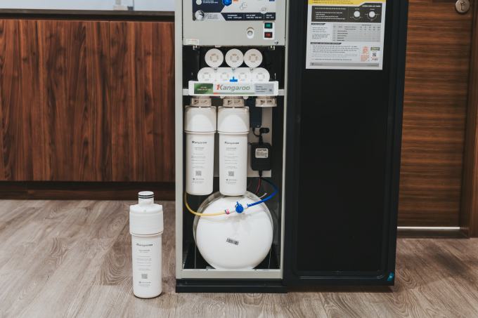 Bên trong hệ thống lõi lọc và làm lạnh của máy. Ảnh: Kangaroo