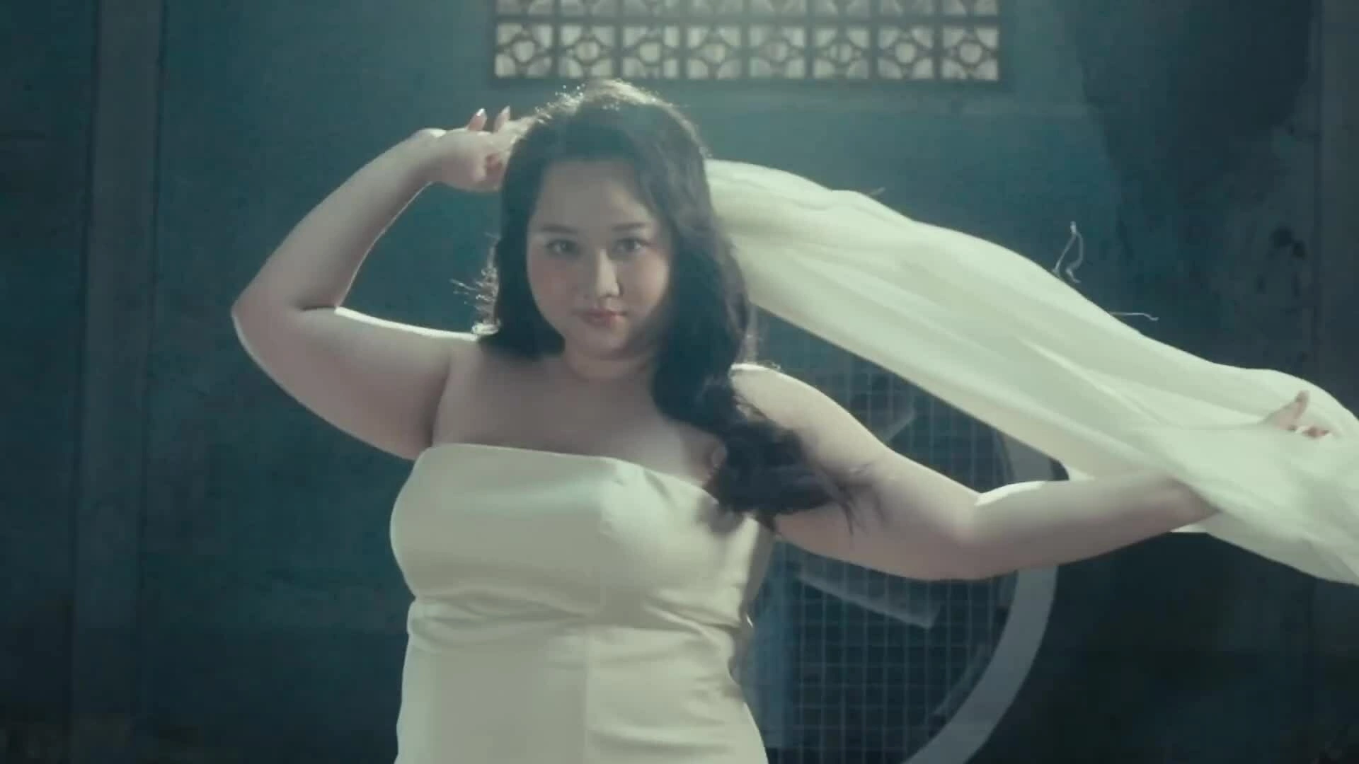 Trúc Anh trong MV "Slaydee"