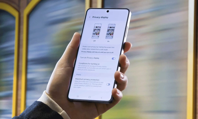 Galaxy S26 Ultra là mẫu smartphone hiếm hoi trên thị trường có khả năng chống nhìn trộm chủ động bằng phần cứng. Ảnh: Samsung