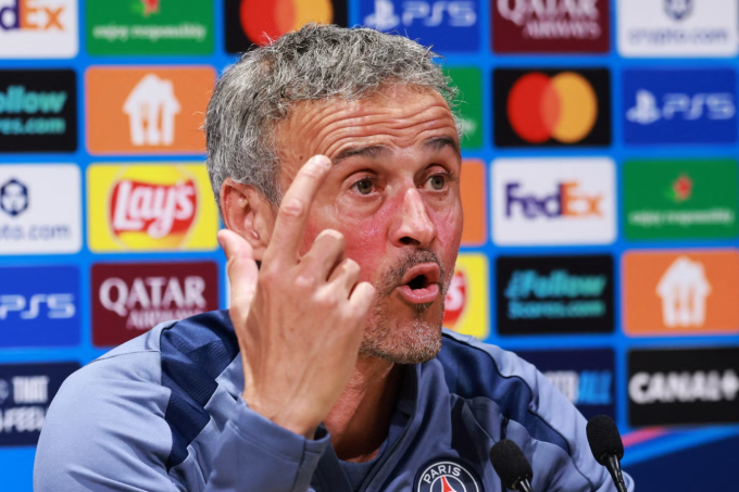 HLV Luis Enrique trong buổi họp báo trước trận PSG gặp Liverpool ở lượt đi tứ kết Champions League ngày 7/4. Ảnh: Reuters