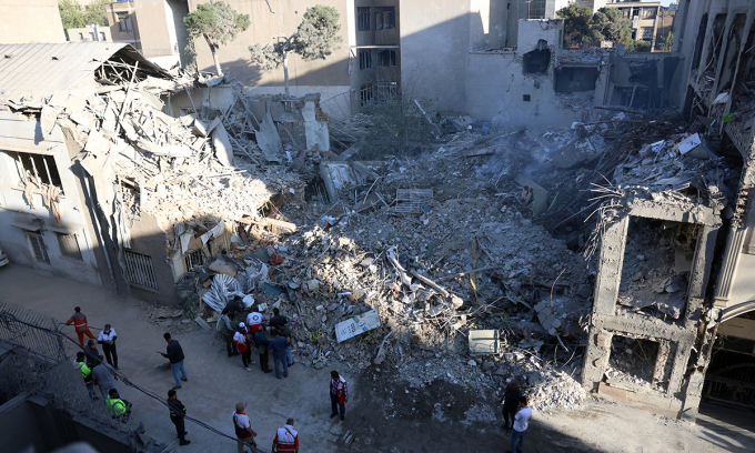 Hiện trường vụ tập kích được cho là phá hủy giáo đường Do Thái Rafi-Nia ở Tehran ngày 7/4. Ảnh: AFP