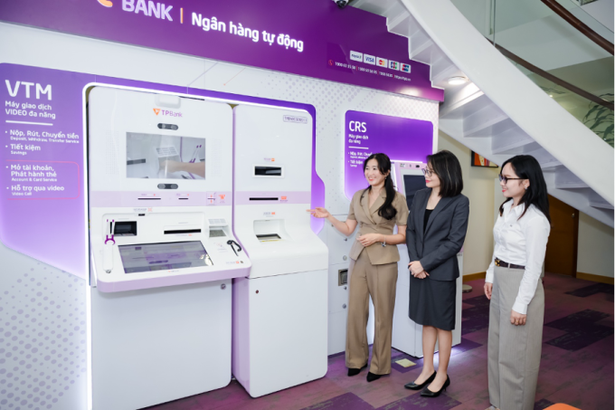 Ngân hàng đẩy mạnh ứng dụng công nghệ vào phục vụ khách hàng. Ảnh: TPBank
