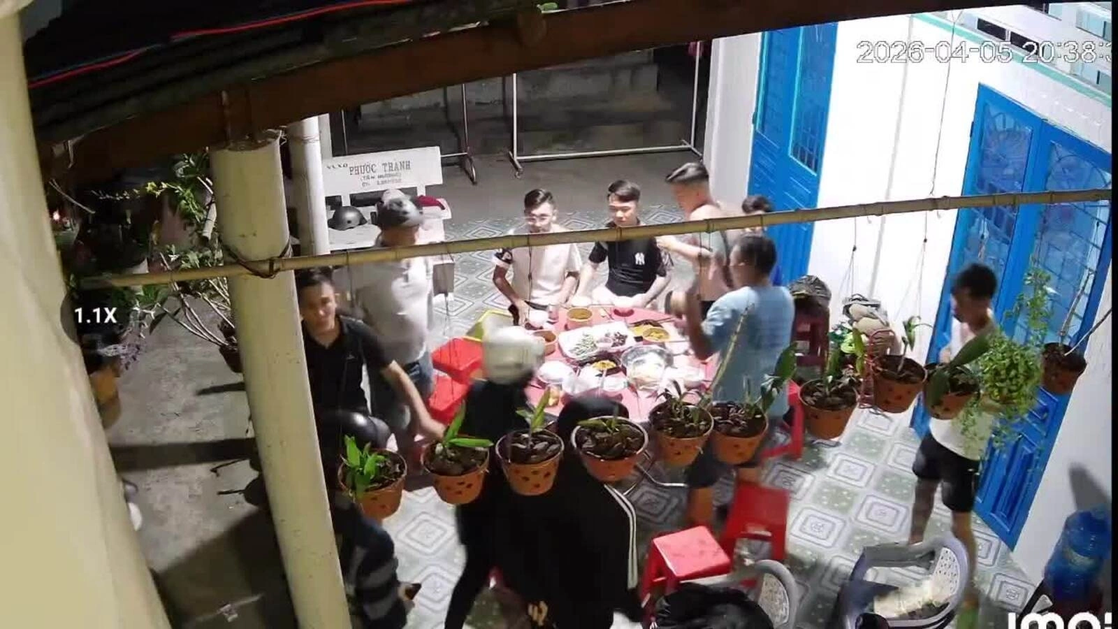 Truy bắt nhóm giang hồ nổ súng giữa tiệc nhậu