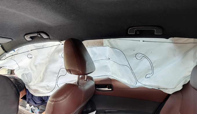 Một trường hợp xe Corolla Cross bị bung túi khí rèm khi đi cạnh xe tải nổ lốp, Toyota Việt Nam xác định nguyên nhân bởi sóng xung kích. Ảnh: Văn Quang