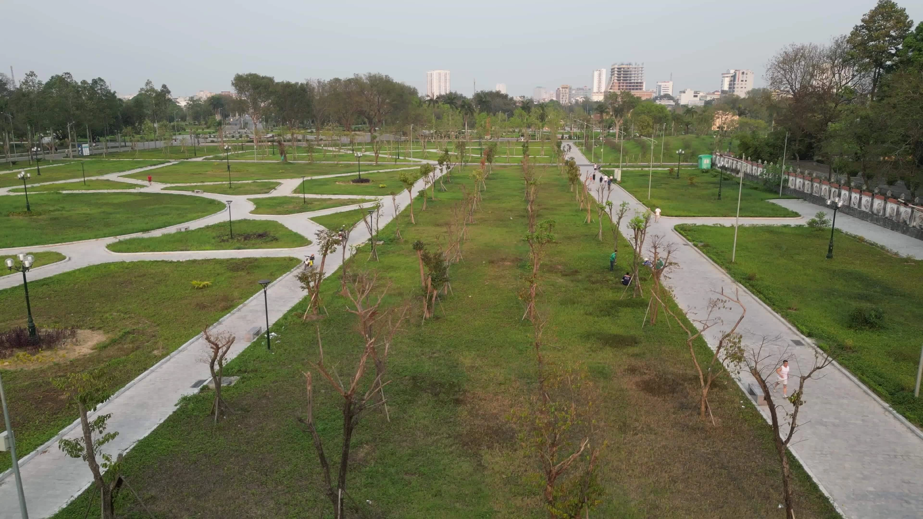 Cây xanh chết la liệt trong công viên lớn nhất Thanh Hóa