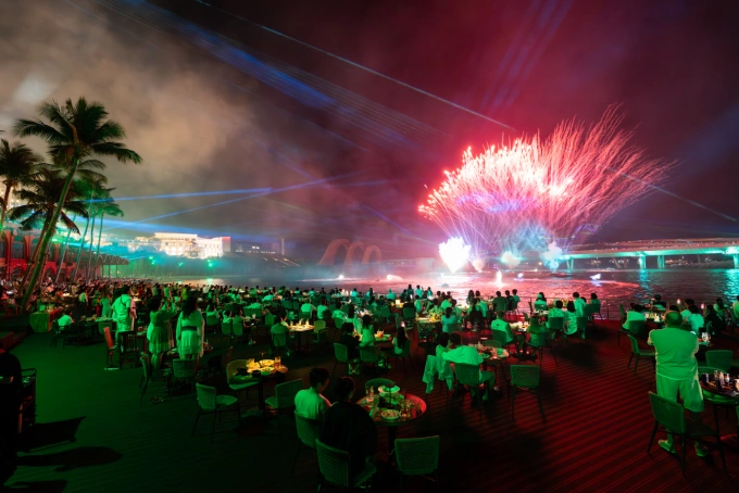 Các show diễn Kiss Of The Sea, Symphony Of The Sea thu hút hàng nghìn lượt khách mỗi tối. Ảnh: Ánh Dương