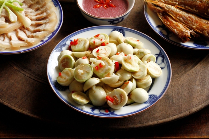 Cà pháo muối xổi. Ảnh: Bùi Thủy