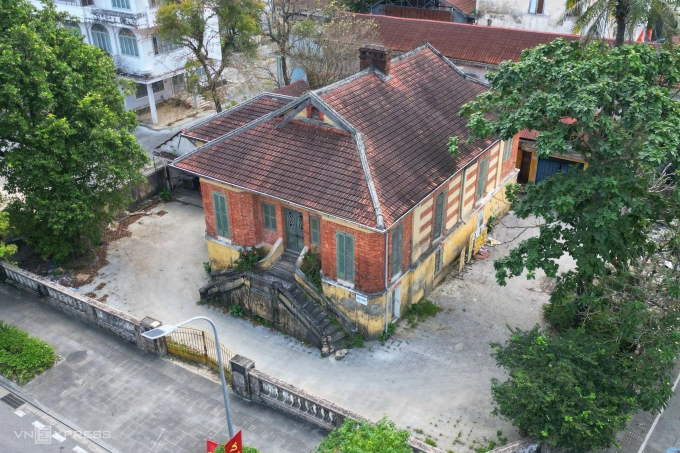 Hiện trạng trụ sở cũ của Hội Văn học nghệ thuật TP Huế bỏ hoang. Ảnh: Võ Thạnh