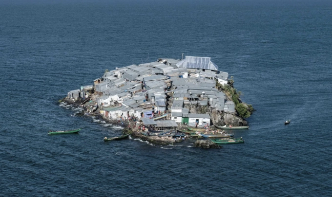 Đảo Migingo, nằm giữa hồ Victoria, biên giới Kenya và Uganda, có diện tích chưa đến 2.000 m2. Ảnh: Yasuyoshi Chiba/AFP