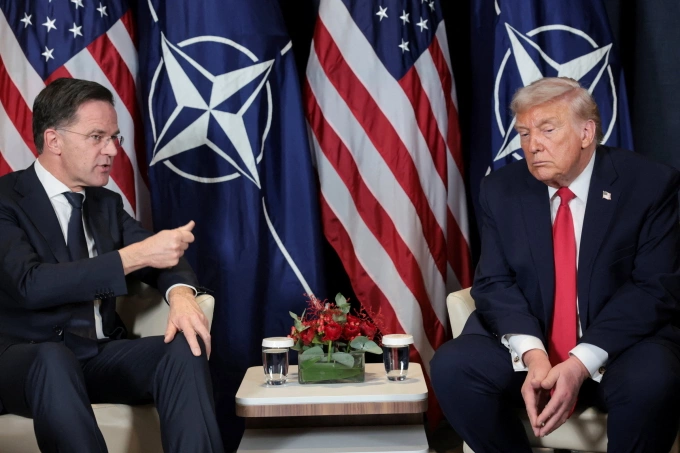 Tổng thống Mỹ Donald Trump (phải) và Tổng thư ký NATO Mark Rutte tại Davos, Thụy Sĩ, hôm 21/1. Ảnh: Reuters