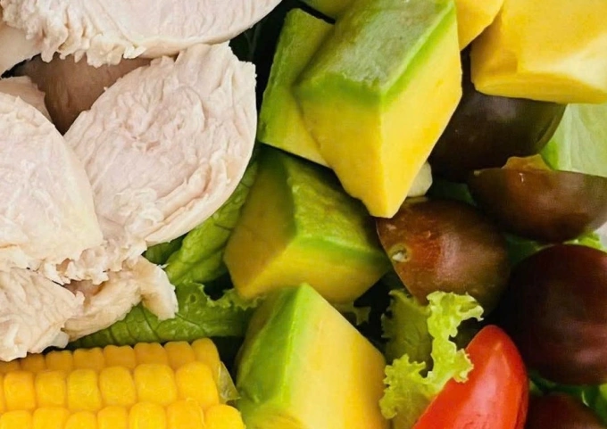 Nhiều thực phẩm chứa acid béo bão hòa như quả bơ tốt cho sức khỏe nhưng ăn nhiều gây tăng cân. Ảnh minh họa: Thanh Ba