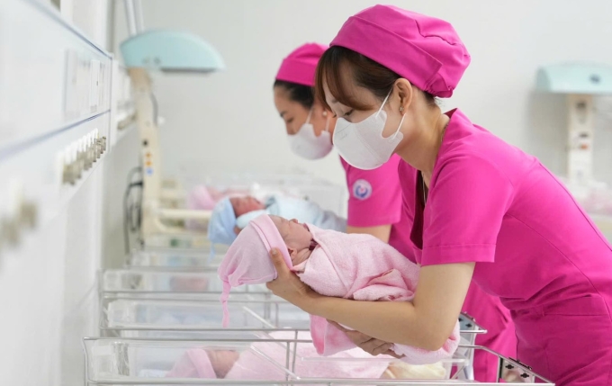 Chăm sóc trẻ sơ sinh tại Bệnh viện Từ Dũ. Ảnh: Bệnh viện cung cấp