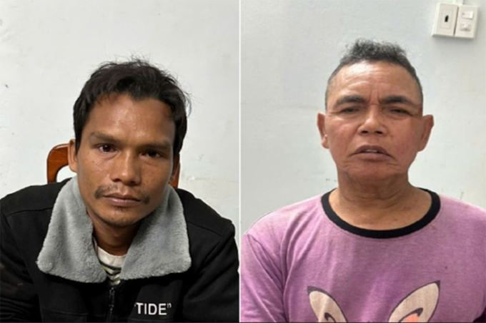 Thông (trái) và Rôh tại cơ quan công an. Ảnh: Công an Gia Lai