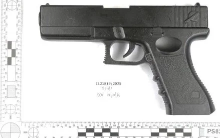 Khẩu súng giả được Khadir sử dụng trong vụ tấn công, Ảnh: Metropolitan Police