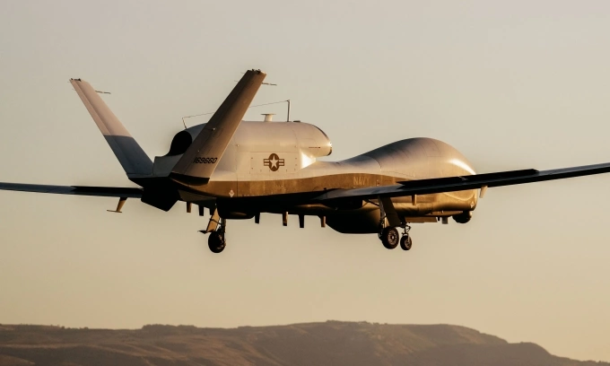 Máy bay MQ-4C Mỹ cất cánh từ căn cứ Sigonella hồi tháng 7/2024. Ảnh: US Navy