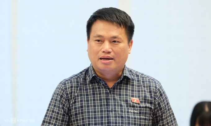 Ông Đặng Ngọc Huy, Phó chủ nhiệm Ủy ban Công tác Đại biểu của Quốc hội phát biểu tại phiên thảo luận sáng 10/4. Ảnh: Anh Tú