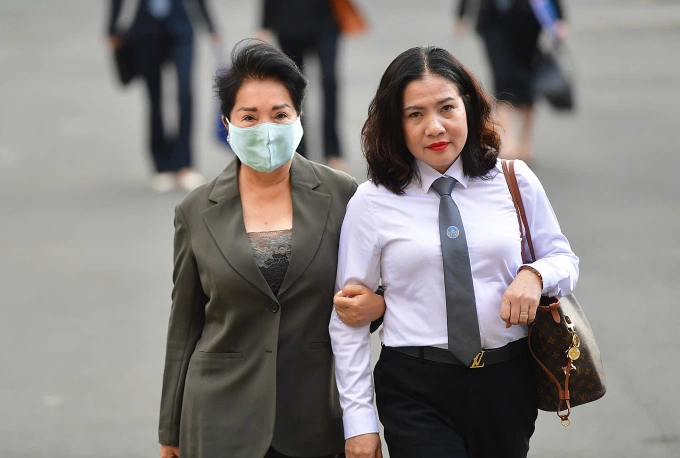 Bà Nguyễn Thị Như Loan đến tòa trong ngày đầu khai mạc. Ảnh: Thanh Tùng