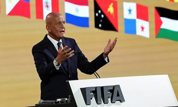 Cựu trọng tài Italy Pierluigi Collina phát biểu tại Đại hội FIFA lần thứ 74 ở Trung tâm hội nghị quốc gia Queen Sirikit, thành phố Bangkok, Thái Lan ngày 17/5/2024. Ảnh: Reuters