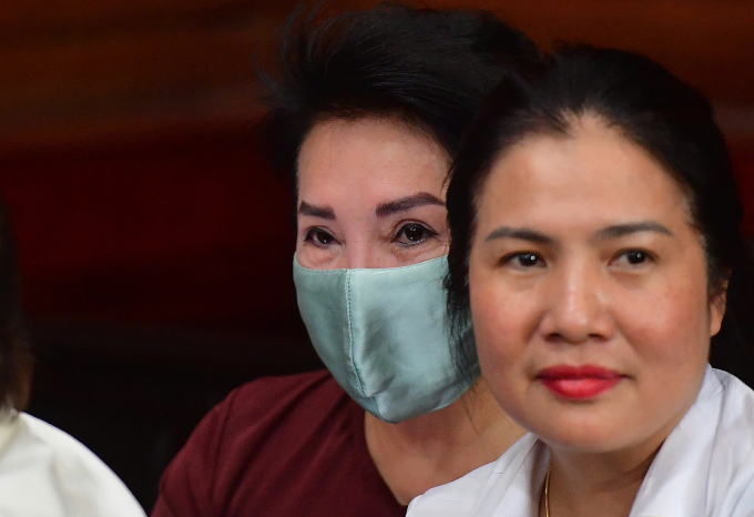 Bà Nguyễn Thị Như Loan (áo nâu) tại tòa chiều nay. Ảnh: Thanh Tùng